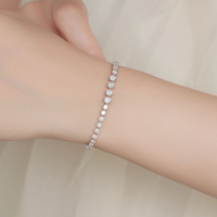 Bracelet tennis en moissanite dégradée à 3 griffes de 2 mm pour femme, en argent sterling S925, entièrement pavé, bijou de main minimaliste de luxe