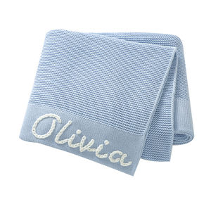 Mimixiong Hot Sale OEKO-TEX Groothandel Katoen Gepersonaliseerde <span class=keywords><strong>Baby</strong></span> Naam Brede Rand Babyshower Cadeau Pasgeboren <span class=keywords><strong>Baby</strong></span> Gebreid Dekentje - Product Image 1