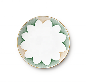 Services de table de luxe en porcelaine fine avec motif feuille de ginkgo dorée, assiettes en céramique, assiettes de présentation en porcelaine, vaisselle élégante - Product Image 5
