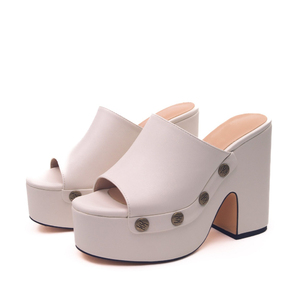 Sandalias de tacón alto y grueso para mujer, con plataforma, punta abierta, adornos metálicos y diseño sólido - Product Image 6