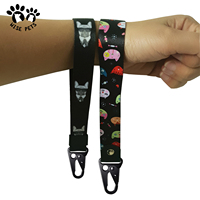Porte-clés d'escalade en plein air, patchs en caoutchouc de sublimation, porte-clés de moto en polyester Olecranon, lanière courte de voiture de course, vente en gros