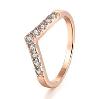 เครื่องประดับสตรี Minimalist Cubic Zirconia Diamond V-Shape Chevron Thumb Eternity แหวน R011-M