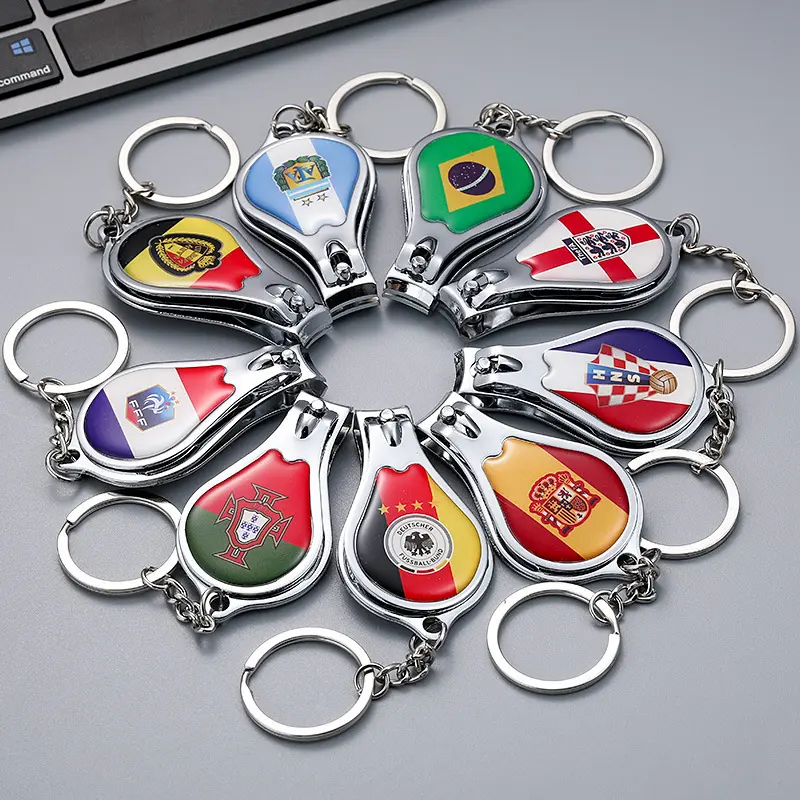 Porte-clés multifonctionnel à motif de drapeau de pays Porte-clés ouvre-bouteille de bière Porte-clés Coupe-ongles pour bar domestique