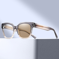 Lunettes photochromiques pour femmes MS 81732, monture carrée géométrique, branches élégantes et minimalistes, polyvalentes pour toutes les occasions, lunettes de mode