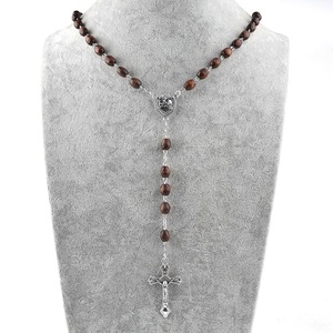 <span class=keywords><strong>Perline</strong></span> di <span class=keywords><strong>legno</strong></span> marrone ovale intagliato cuore di sacrificio rosario centrotavola collana croce cattolica religiosa - Product Image 5