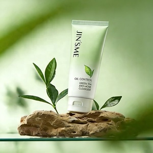 Nettoyant moussant anti-acné OEM avec extrait de thé vert éclaircissant et hydratant, adapté à la plupart des types de peau - Product Image 1