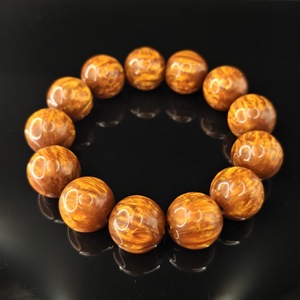 สร้อยข้อมือลูกประคำเรซิ่นลายไม้สีแดงทอง HS142 วินเทจ บลัดลิว วิลโลว์  นำโชค เสริมทรัพย์ สำหรับผู้ชาย  ประดับลูกประคำพระพุทธ - Product Image 2