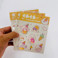 Conception gratuite sans quantité minimale de commande impression personnalisée holographique étanche vinyle baiser coupe bricolage mignon dessin animé feuille d'autocollant pour enfant pare-chocs ordinateur portable cadeau