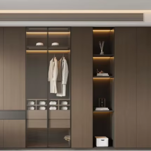 Dressing sur mesure moderne de luxe, indépendant, avec cloison en verre et éclairage LED pour chambre de villa - Product Image 1