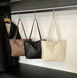 Sac fourre-tout beige tendance grande capacité à bandoulière unique en PU, sac à main bandoulière léger et portable avec fermeture éclair pour le quotidien - Product Image 2
