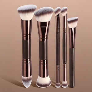Nuevo set de brochas de maquillaje facial de doble punta de 6 piezas para exportación, que incluye brocha plana para base, colorete y polvo suelto, con cerdas suaves de fibra sintética. - Product Image 4