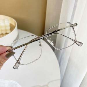 Gafas de Moda al por Mayor con Lentes que Cambian de Color, Anti Luz Azul, Montura Grande, Fotocromáticas, para Computadora, para Mujer - Product Image 6