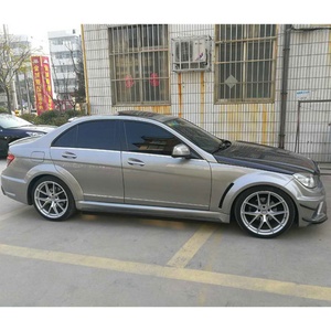 ชุดแต่งคาร์บอนไฟเบอร์แบบเปียกสำหรับรถเบนซ์ C-class Black Series รุ่นปี 2008-2010 W204 ประกอบด้วยกันชนหน้า-หลัง ฝากระโปรงหน้า และบังโคลน สภาพใหม่ - Product Image 5