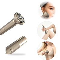 Bâton de massage facial et du cou à rotation automatique gauche-droite, têtes en silicone remplaçables, rouleau facial, masseur facial, vente en gros
