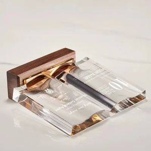 Trofeo de cristal de madera del fabricante Impresión UV Placa de cristal personalizada Forma de libro Premios de trofeos de cristal en blanco - Product Image 4