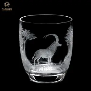 Images gravées à la main Verre à whisky en verre personnalisé Verre à liqueur unique avec logo gravé