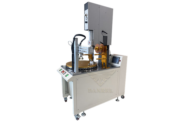 True Digital Auto-tuning 20KHz 3000W Automatic Rotary Table Ultrasonic Plastic Welding Machine with Robot Arm for Unloading