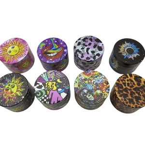 <span class=keywords><strong>4</strong></span> Phần Hút Phụ Kiện Cao Cấp Bán Buôn New Arrival Hot Bán Biểu Tượng Tùy Chỉnh 50Mm UV Đầy Đủ In Logo Thảo Mộc Máy Xay Thuốc Lá - Product Image 3