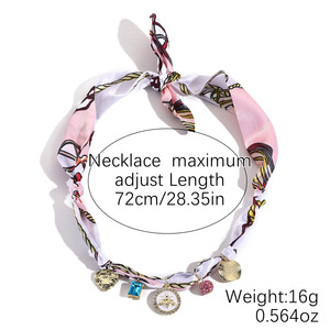 Collar de Seda Suave y Transpirable con Múltiples Dijes, Diseño Exclusivo, Estilo Dopamina, Tendencia en Joyería para Minoristas de Boutiques en Línea - Product Image 6