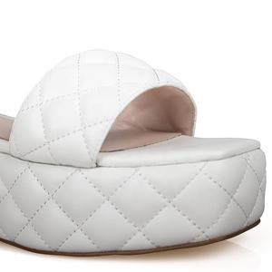 Offre Spéciale été sandales blanc PU femmes chaussures avec plate-forme à talons hauts pas cher mode anti-glissant léger pour une utilisation à la plage - Product Image 2