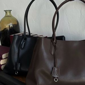 Sac à main de créateur en lurex pour femme, classique, de luxe, en matière douce, grande capacité, avec boucle à anneau métallique et double bandoulière - Product Image 1