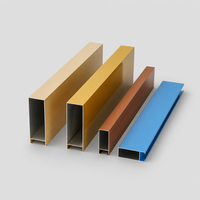 Profil décoratif suspendu en aluminium en forme de V, imitation bois, étanche, pour plafond à lamelles et mur décoratif de forme spéciale en V (OEM)