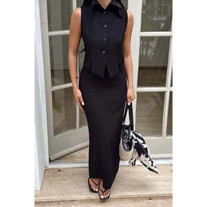 Conjunto Formal Negro Regium de Dos Piezas, Top Ajustado y Pantalones Cortos con Cuello de Lazo, Decoración con Logotipo, Diseño Sólido, Largo por Encima de la Rodilla - Product Image 4