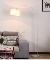 Lampadaire Arc avec télécommande et variateur d'intensité, lampadaires noirs pour salon