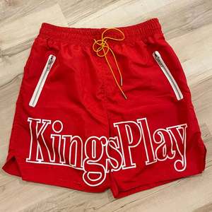 Vente en gros King Play Same Logo personnalisé brodé Respirant à séchage rapide Short de style urbain en polyester/coton pour hommes - Product Image 5