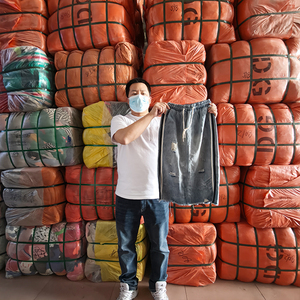 <span class=keywords><strong>Grossiste</strong></span> Vêtements d'occasion décontractés d'été Tailles mixtes Balles <span class=keywords><strong>de</strong></span> 19kg et 100kg Jeans et jupes usagés - Product Image 2