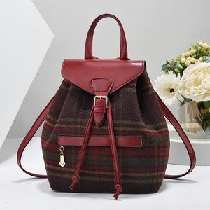 Sac à dos en cuir avec motif lettres, boucle décorative rouge, sangle amovible fermée, capacité moyenne, utilisation quotidienne en toutes saisons - Product Image 2