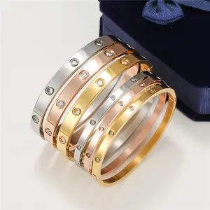 Bracelet de bijoux pour femmes ovales de conception classique Bracelet en or en acier inoxydable à la mode en zircon