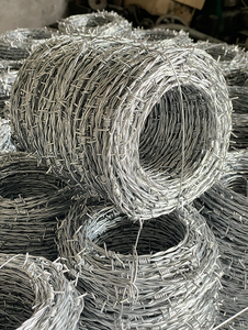 Vente directe d'usine Fil <span class=keywords><strong>de</strong></span> fer <span class=keywords><strong>barbelé</strong></span> <span class=keywords><strong>de</strong></span> haute qualité Prix par <span class=keywords><strong>rouleau</strong></span> / Fil <span class=keywords><strong>de</strong></span> fer <span class=keywords><strong>barbelé</strong></span> galvanisé - Product Image 3