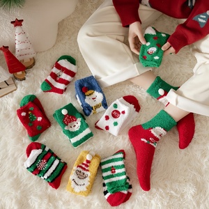 Chaussettes <span class=keywords><strong>de</strong></span> <span class=keywords><strong>Noël</strong></span> en fourrure avec boules décoratives transparentes, chaussettes décoratives en fourrure douce pour arbre <span class=keywords><strong>de</strong></span> <span class=keywords><strong>Noël</strong></span>, ensemble <span class=keywords><strong>de</strong></span> chaussettes pour emballage cadeau DIY - Product Image 4