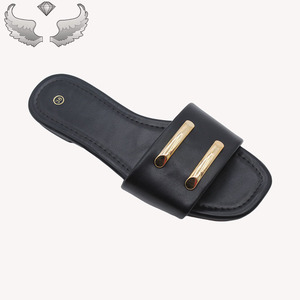 Mules ouvertes pour femmes en métal scintillant, de haute qualité et tendance, spécialiste OEM/ODM d'emballages personnalisés pour l'été - Product Image 3