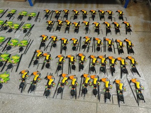 Nouvelle conception brevetée petits yeux LED rotatifs 360 effet clignotant réaliste simulé lumières de pelouse de jardin solaire - Product Image 5