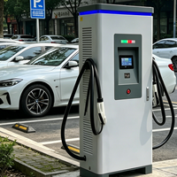 Station de recharge rapide pour véhicules électriques à courant continu haute puissance pour usage commercial et public