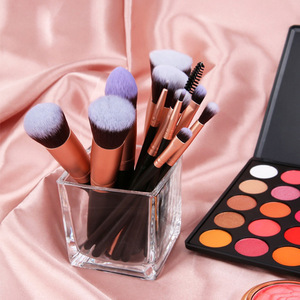 Juego de 14 Brochas de Maquillaje de Rostro Completo, Coloridas, Medianas, de Fibra Artificial Premium de 22 cm, Plateadas y Rosas, para Base, Polvo, Corrector y Sombras de Ojos - Product Image 2