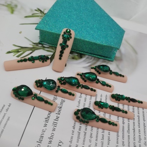 <span class=keywords><strong>Uñas</strong></span> Acrílicas Vibrantes con Pedrería, <span class=keywords><strong>Uñas</strong></span> Postizas <span class=keywords><strong>Largas</strong></span> Tipo Stiletto Hechas a Mano, Reutilizables, Coloridas y Brillantes, para Fiestas y Festivales - Product Image 3