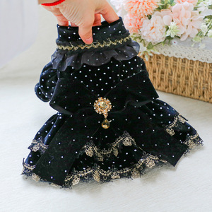 PETCIRCLE Ropa para Perros Pequeños y Cachorros: Vestido Negro y Dorado para una Atmósfera Festiva Oscura - Product Image 4