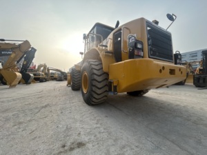 Chargeuse CAT 966H d'occasion de 6 tonnes, adaptée au terrain, unité puissante pour la gestion logistique des stocks de grandes mines - Product Image 6