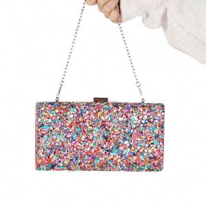 Pochette en tissu brodée sur mesure avec motifs délicats, idéale pour les occasions spéciales et les réceptions formelles - Product Image 3