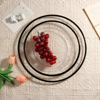 Meilleures ventes Assiette de service ronde en verre transparent de luxe écologique avec bordure noire pour mariage et événements