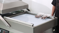Machine d'emballage sous vide LITENG électrique 800 mm à double chambre avec couvercle auto-élévatif et pompe haut de gamme pour l'emballage de textiles et de sachets en feuille