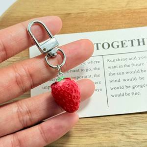 CHENXI INS Lindo Adorno de Fresa para Bolsos de Niña, Accesorios para Llaveros de Coche, Dijes para Bolsos, Llavero Kawaii - Product Image 3