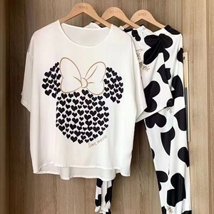 Pijamas de Satén para <span class=keywords><strong>Mujer</strong></span>, Verano, Nuevas, Casuales, Transpirables, Pantalones Cortos, Diseño Dulce de Dibujos Animados, Conjunto de Tres Piezas para el Hogar - Product Image 4