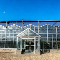 Serre agricole multi-chapelles en verre à structure galvanisée robuste, anti-vent, personnalisable et adaptée aux environnements difficiles, pour usage commercial