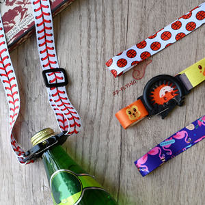 고품질 주문 분홍색 까만 polyesterred 재미있은 customizable 포도주 맥주 물병 홀더 클립을 가진 목 방아끈 결박 - Product Image 1