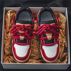 รองเท้าผู้ชาย 2026 ดีไซน์ใหม่สุดล้ำ สีแดงไวน์ รองเท้าผ้าใบแฟชั่น แมทช์ได้กับทุกชุด สไตล์ลำลอง สปอร์ต พื้นหนา รุ่น L19 วัสดุ PU สังเคราะห์ - Product Image 3