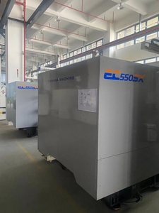 Máquina de Moldeo por Soplado Horizontal Automática Fanuc de Doble Estación con Capacidad de 5L, Bomba para Botellas de Plástico, Motor Importado de Japón - Product Image 2